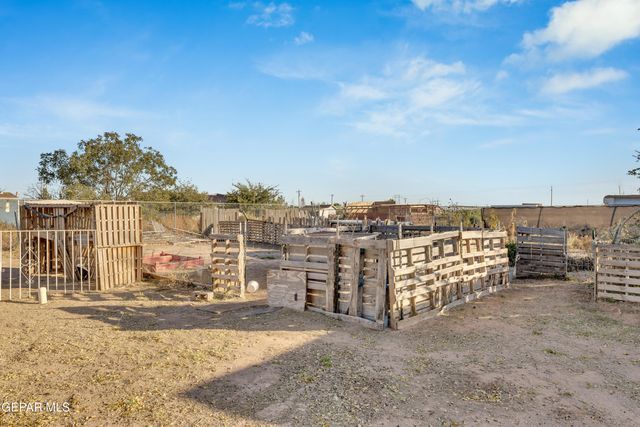 137 MAGEE Drive, Chaparral, NM 88081