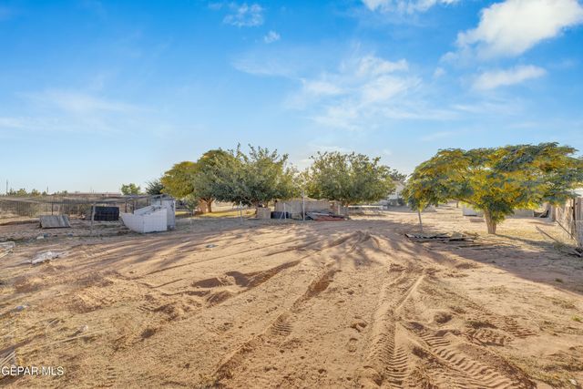 137 MAGEE Drive, Chaparral, NM 88081