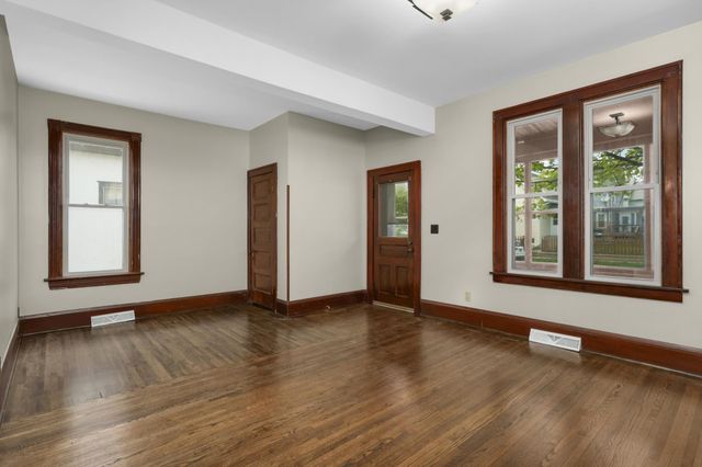 690 James Avenue, Saint Paul, MN 55102