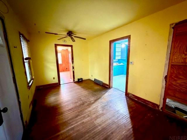 1016 Evergreen Avenue, Waterloo, IA 50701