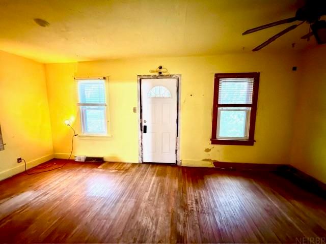 1016 Evergreen Avenue, Waterloo, IA 50701