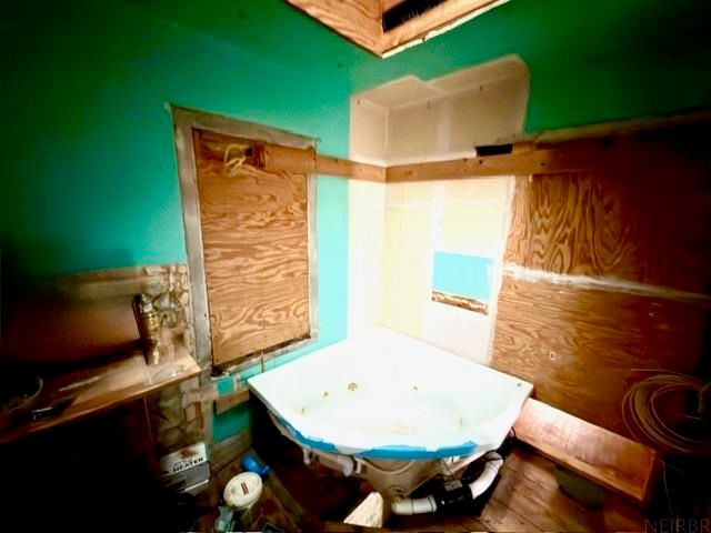 1016 Evergreen Avenue, Waterloo, IA 50701