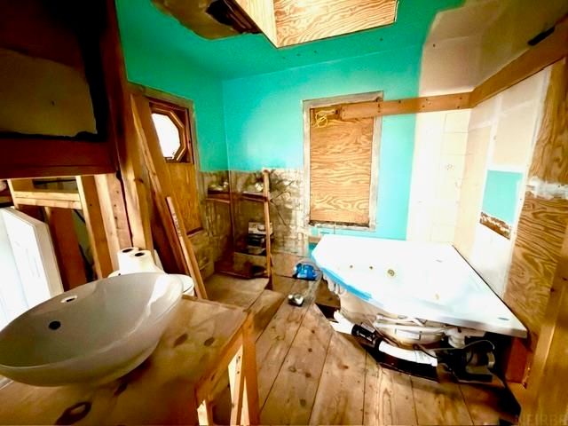 1016 Evergreen Avenue, Waterloo, IA 50701