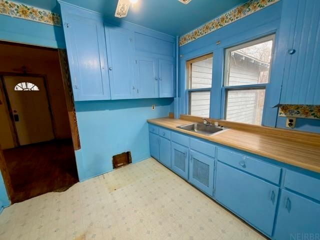 1016 Evergreen Avenue, Waterloo, IA 50701