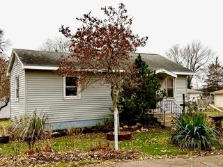 1016 Evergreen Avenue, Waterloo, IA 50701