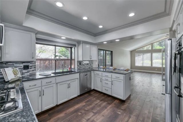 6702 N Dolores, Fresno, CA 93711