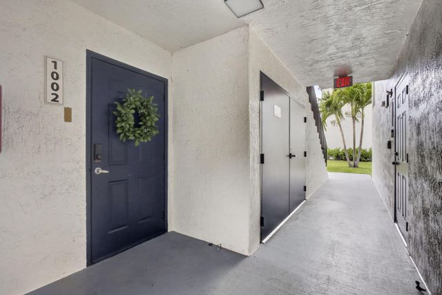 1002 Villa Circle, Boynton Beach, FL 33435