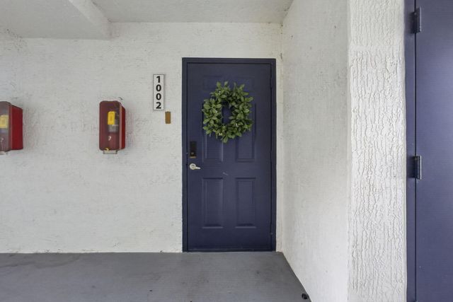 1002 Villa Circle, Boynton Beach, FL 33435
