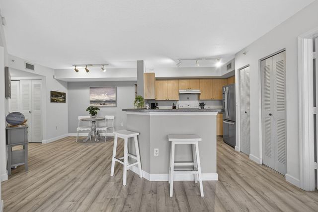 1002 Villa Circle, Boynton Beach, FL 33435