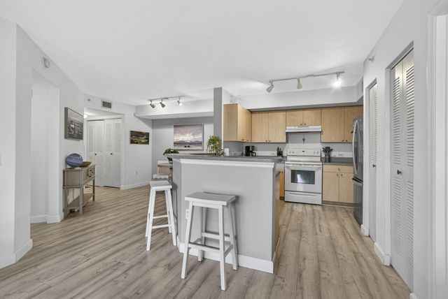 1002 Villa Circle, Boynton Beach, FL 33435