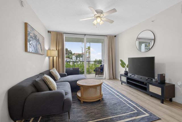 1002 Villa Circle, Boynton Beach, FL 33435