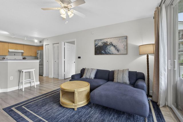 1002 Villa Circle, Boynton Beach, FL 33435