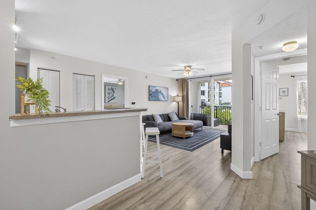 1002 Villa Circle, Boynton Beach, FL 33435