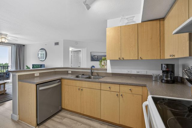 1002 Villa Circle, Boynton Beach, FL 33435