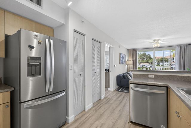 1002 Villa Circle, Boynton Beach, FL 33435