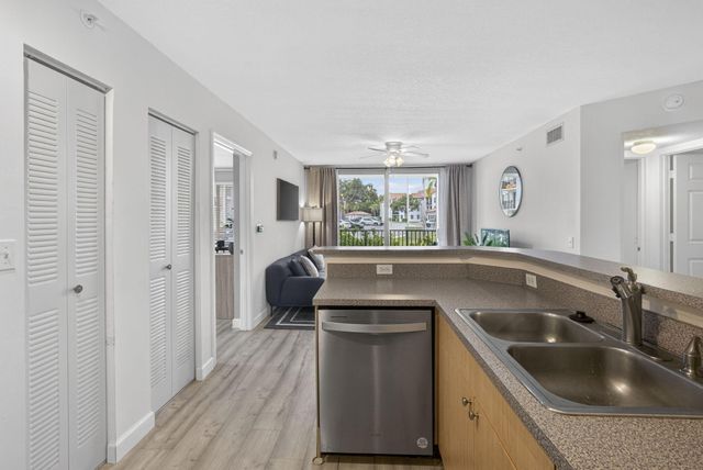 1002 Villa Circle, Boynton Beach, FL 33435