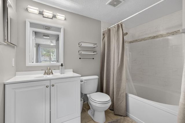 1002 Villa Circle, Boynton Beach, FL 33435