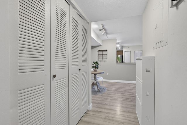 1002 Villa Circle, Boynton Beach, FL 33435