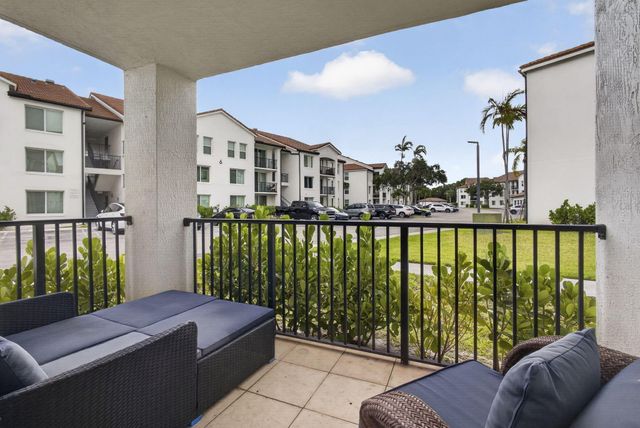 1002 Villa Circle, Boynton Beach, FL 33435