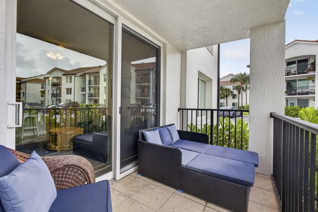 1002 Villa Circle, Boynton Beach, FL 33435