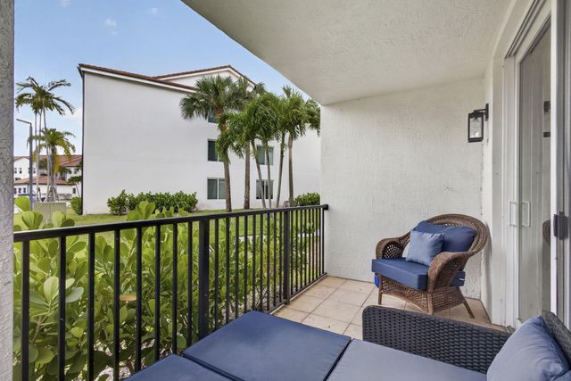 1002 Villa Circle, Boynton Beach, FL 33435