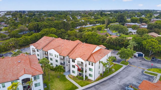 1002 Villa Circle, Boynton Beach, FL 33435