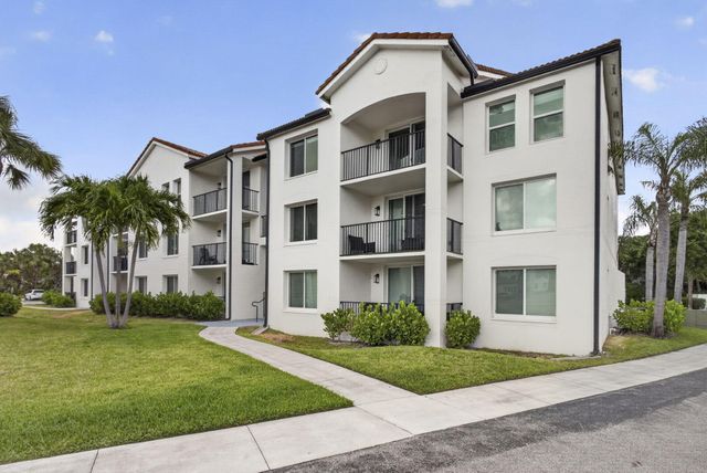 1002 Villa Circle, Boynton Beach, FL 33435