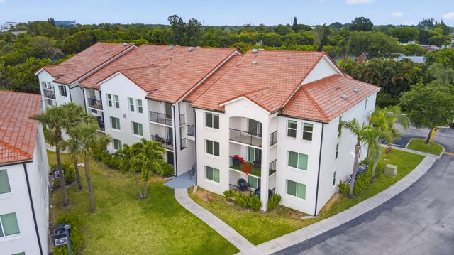 1002 Villa Circle, Boynton Beach, FL 33435