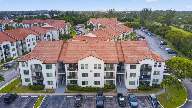 1002 Villa Circle, Boynton Beach, FL 33435