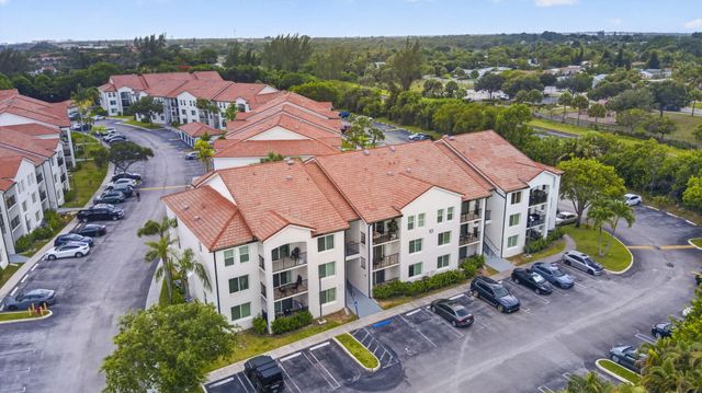 1002 Villa Circle, Boynton Beach, FL 33435
