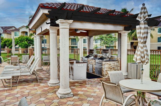 1002 Villa Circle, Boynton Beach, FL 33435