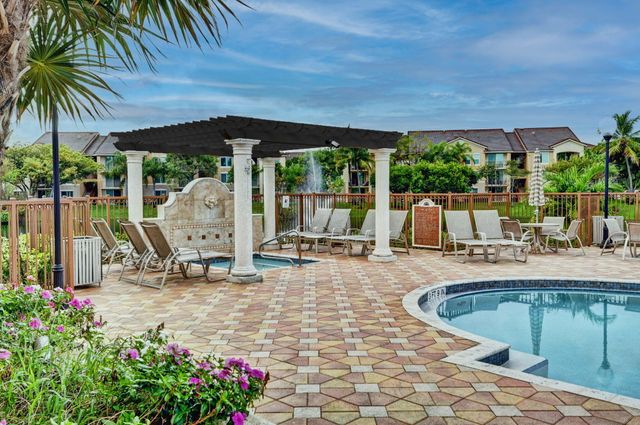 1002 Villa Circle, Boynton Beach, FL 33435