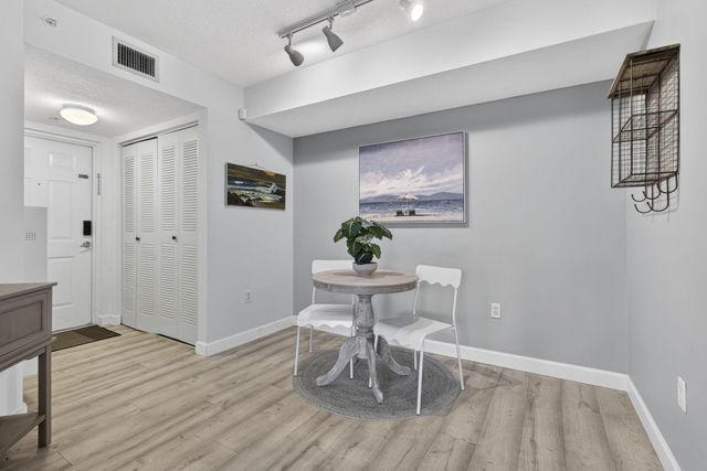 1002 Villa Circle, Boynton Beach, FL 33435