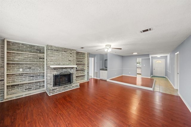 6930 Maple Fox Drive, Humble, TX 77338