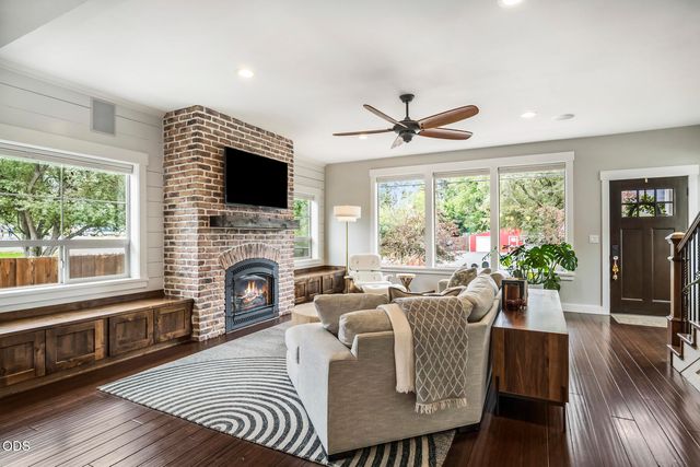 454 NE Burnside Avenue, Bend, OR 97701