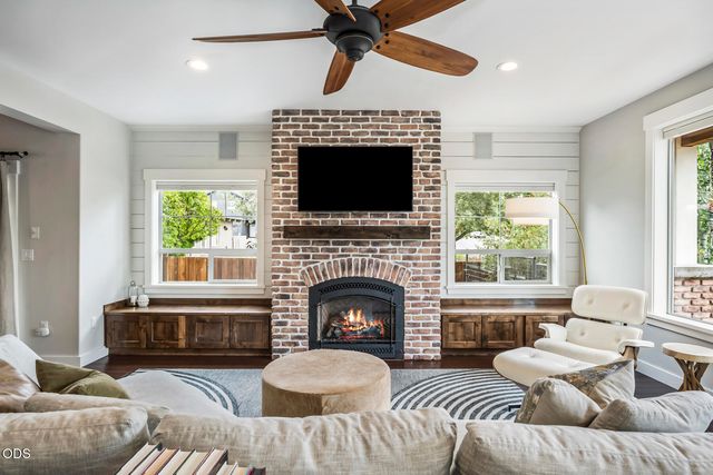 454 NE Burnside Avenue, Bend, OR 97701