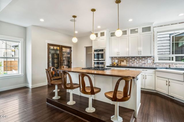 454 NE Burnside Avenue, Bend, OR 97701