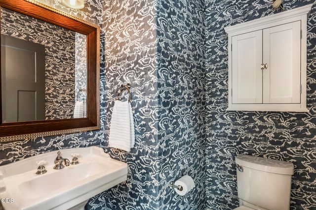 454 NE Burnside Avenue, Bend, OR 97701