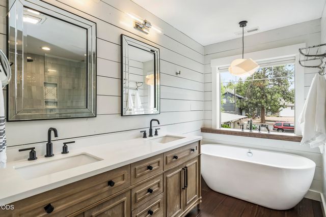 454 NE Burnside Avenue, Bend, OR 97701