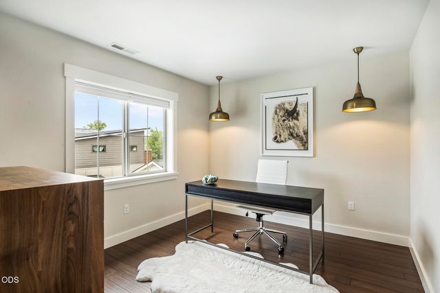 454 NE Burnside Avenue, Bend, OR 97701