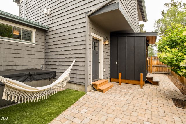 454 NE Burnside Avenue, Bend, OR 97701