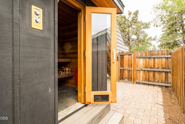 454 NE Burnside Avenue, Bend, OR 97701