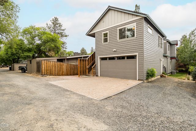 454 NE Burnside Avenue, Bend, OR 97701