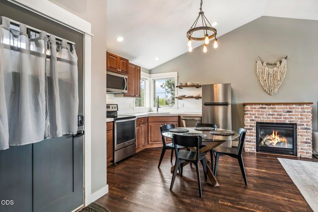 454 NE Burnside Avenue, Bend, OR 97701