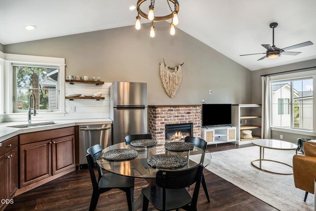 454 NE Burnside Avenue, Bend, OR 97701