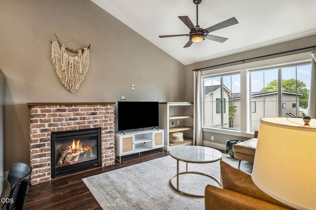 454 NE Burnside Avenue, Bend, OR 97701
