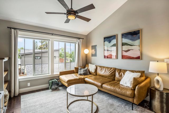 454 NE Burnside Avenue, Bend, OR 97701