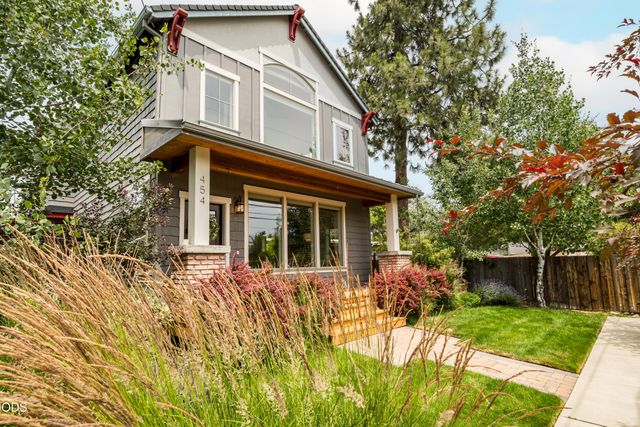 454 NE Burnside Avenue, Bend, OR 97701