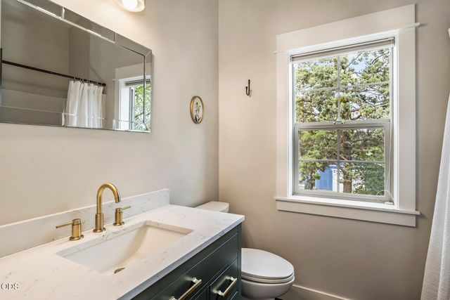 454 NE Burnside Avenue, Bend, OR 97701