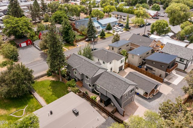 454 NE Burnside Avenue, Bend, OR 97701